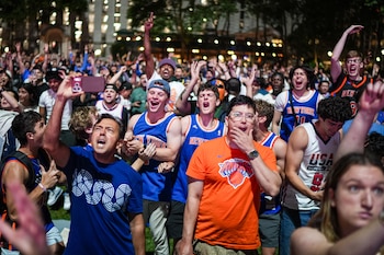 Los New York Knicks buscan asegurar su primer título en 53 años en la serie ante los San Antonio Spurs (AP Foto/Ryan Murphy).