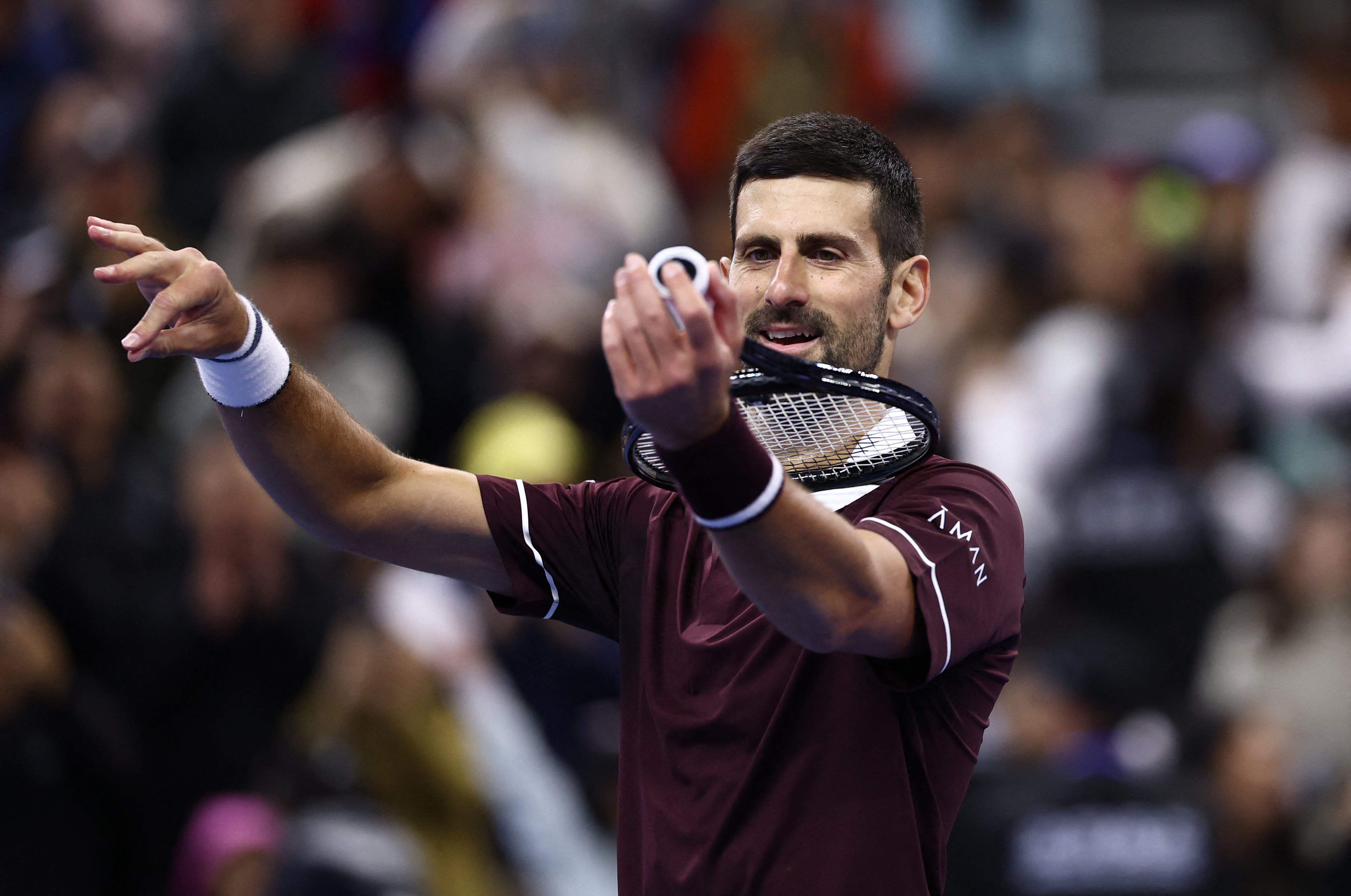 El serbio Novak Djokovic venció al alemán Alexander Zverev en los cuartos de final del ATP 500 de Beijing (Crédito: REUTERS/Tingshu Wang)