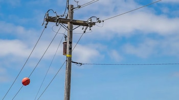 Poste de luz eléctrica (Fuente:
