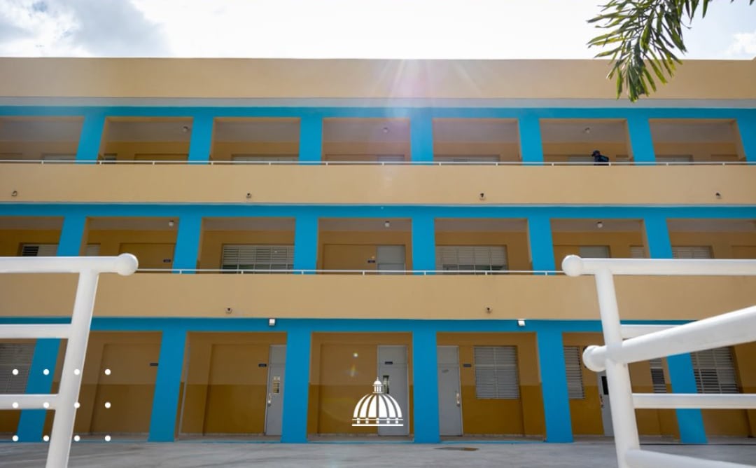 Luis Abinader encabezó la inauguración de la Escuela Básica Minerva Mirabal como parte de las iniciativas del Gobierno de República Dominicana para fortalecer la educación pública. (Foto cortesía Presidencia de la República Dominicana)