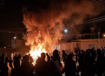 La investigación penal vincula los cargos con disturbios registrados frente a la sede municipal del Partido Comunista de Cuba. (Cortesía: Redes sociales)