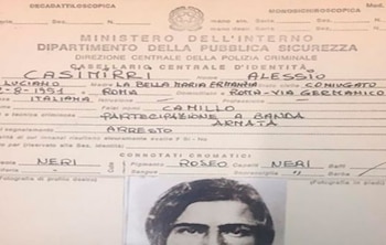 Ficha policial de Alessio Casimirri, sobre quién pesan seis condenas a cadena perpetua por secuestro y asesinatos.