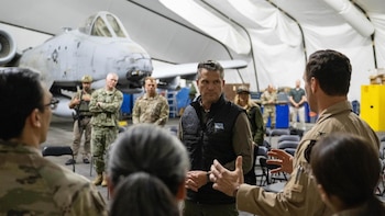 Hegseth visita a las tropas de EEUU en Oriente Próximo tras informaciones de una reunión con Netanyahu en Israel