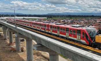 La obra, con un avance de más del 75 %, conectará 16 estaciones y beneficiará a distintas localidades de la ciudad - crédito EFE/ Daniel Díaz