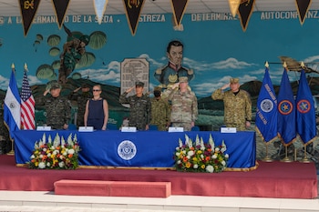 CentAm Guardian 2026 ejecuta simulacros de medicina táctica, rescate de rehenes, incursiones aéreas y operaciones de descenso en cuerda rápida bajo estricta supervisión tecnológica. (Foto: Ministerio de Justicia y Seguridad)