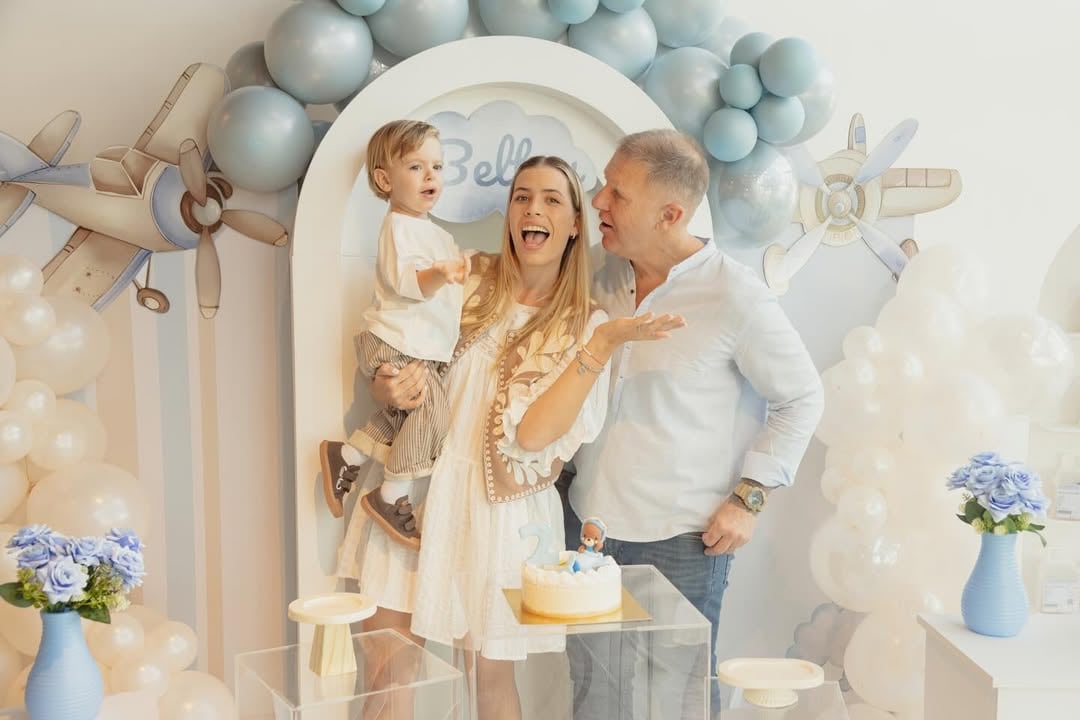 Alejandro Fantino y Coni Mosqueira celebraron el segundo cumpleaños de su hijo Beltrán con una fiesta familiar y temática (Instagram)
