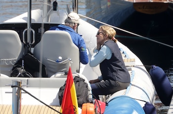 El rey Juan Carlos en las regatas de Sanxenxo con la infanta Elena (Europa Press)