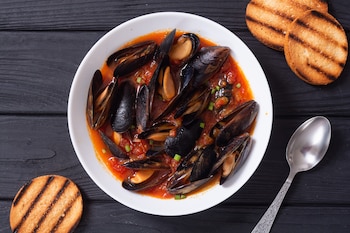 Mejillones a la marinera (Shutterstock