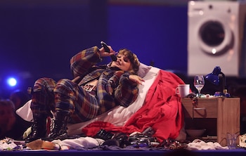 Actuación de Lola Young durante