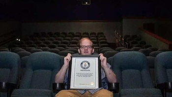 Fue al cine más de 1.200 veces en un año y batió un récord Guinness: cómo organizó sus días