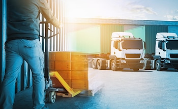 Uno de los desafíos identificados en el informe aparece en la integración entre la gestión del transporte y el resto de la cadena de suministro (Imagen: Shutterstock)