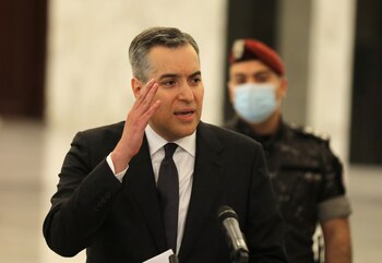 Mustapha Adib habla con los