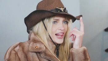 La escapada de Marta Fort y su novio a Mendoza tras oficializar el romance: guerra de bolas de nieve y look cowboy
