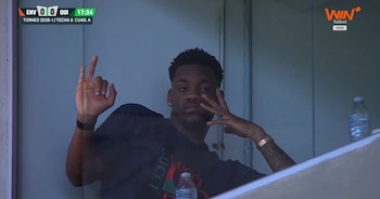 Jhon Jader Durán en el estadio Polideportivo Sur de Envigado viendo el partido del Torneo BetPlay - crédito Win Sports