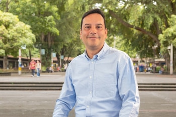 El profesor Luquegi Gil fue designado rector por el CSU en sesión extraordinaria 00010 de 2026, realizada este 24 de junio en el Salón Consejo de Gobierno del Centro Administrativo Departamental de la Gobernación de Antioquia. - crédito Dirección de Comunicaciones UdeA / Alejandra Uribe F.