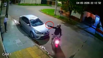 Robo, tiroteo y persecución en Lanús: motochorros le robaron a un vecino y desaparecieron por los pasillos del barrio