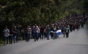 Hondureños, parte de una caravana