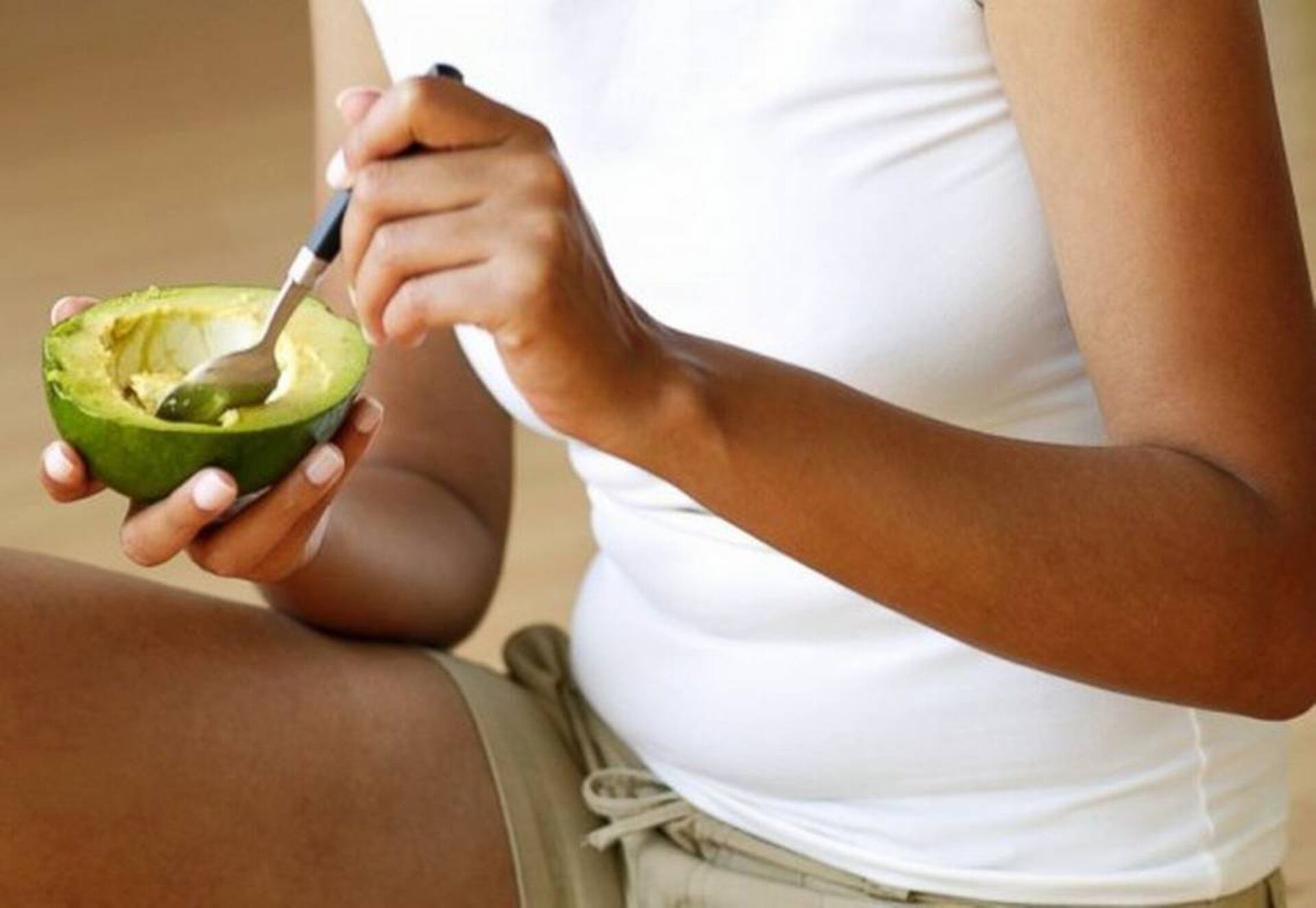 La ingesta diaria de 50 gramos de palta se asocia a beneficios para la salud cardiovascular y la calidad de la dieta, según especialistas (SF)