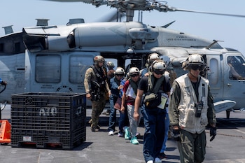 Marineros del Grupo de Ataque