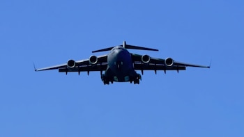 El evento anual fue organizado por National Salute to America’s Heroes e incluyó demostraciones de paracaidismo y una exhibición estática de material militar (@airandseashow)