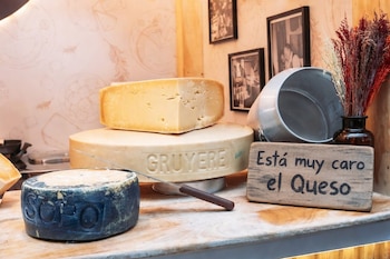 El precio del queso cayó en bodegas del Caribe, pero en tiendas de barrio aún no se refleja la misma reducción -crédito Carolina Arias/Colprensa/VisualesIA