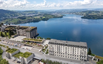 El exclusivo resort de Bürgenstock, ubicado sobre una cresta montañosa con vistas al lago de Lucerna, será escenario de la firma del entendimiento entre Washington y Teherán (REUTERS)