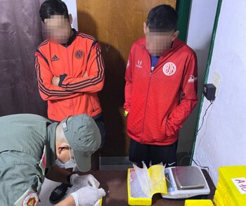 Los dos pasajeros detenidos (GNA)