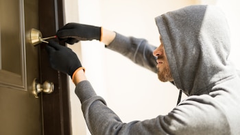 Si no quieres que fuercen la entrada de tu casa, deberías cambiar el bombín cada poco tiempo: un policía explica los motivos