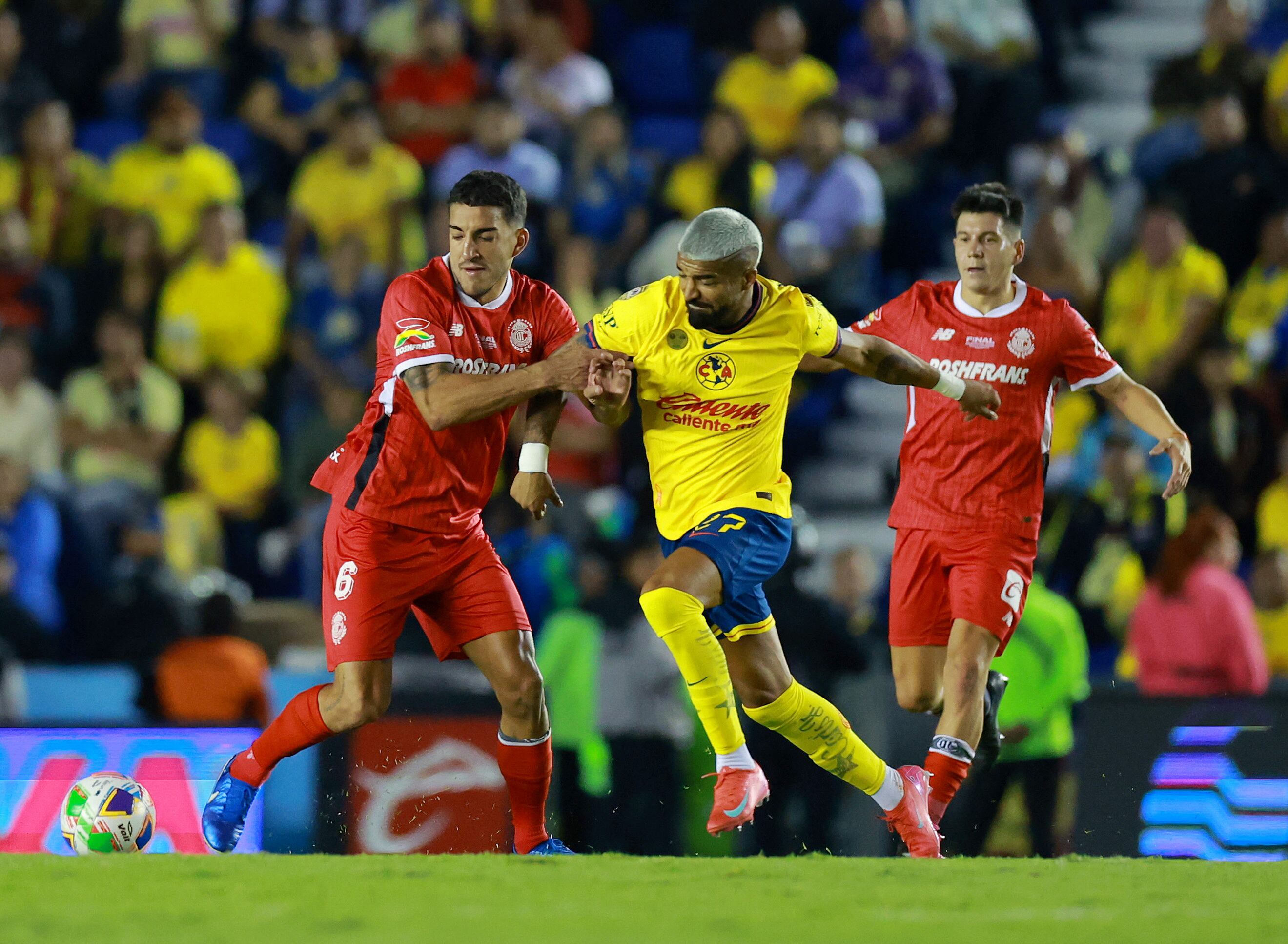 Soccer Football - Liga MX - Final - First leg - America v Toluca - Estadio Ciudad de los Deportes, Mexico City, Mexico America