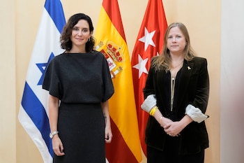 Isabel Díaz Ayuso junto a