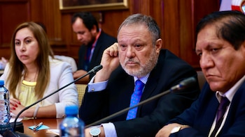 Comisión de Constitución del Senado inicia hoy debate sobre facultades: Luis Galarreta y ministros fueron citados