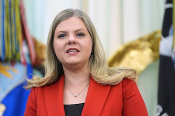 Heidi Overton integró el America First Policy Institute y hoy ocupa la subdirección del Consejo de Política Nacional de la Casa Blanca (AP foto/Jacquelyn Martin).