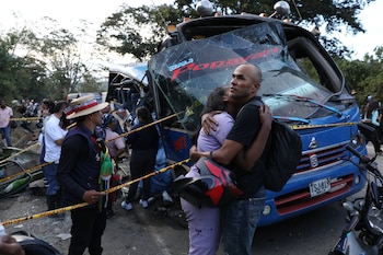 La preocupación por la violencia y el orden público domina el debate electoral en Colombia, según la última encuesta de Invamer - crédito Santiago Saldarriaga/AP