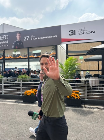 Memo Schutz, segundo lugar de la Casa de los Famosos, aparece en el México GP 2026. (Luis Mote/ Néstor Hernández)