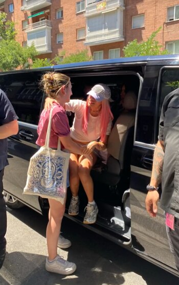 Una fan sorprende a Karol