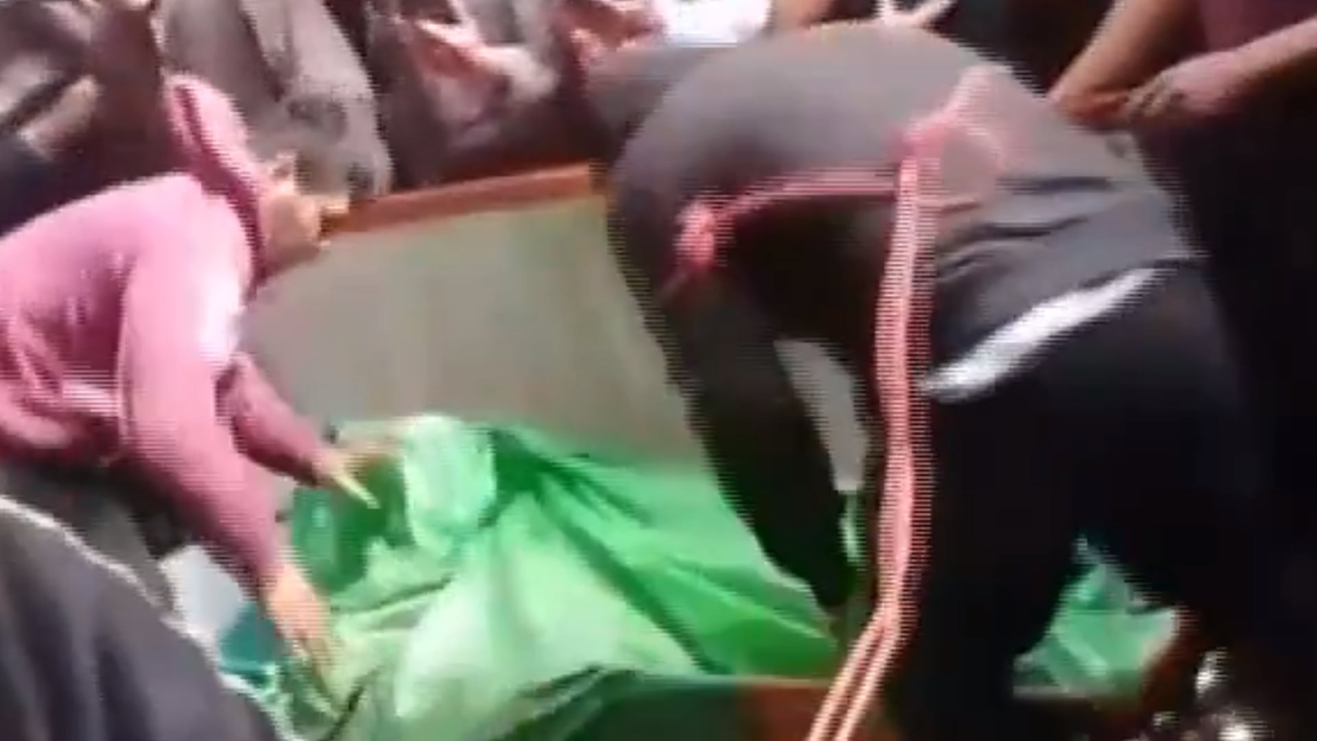 Habrían asesinado a su padre por un terreno y pobladores los obligaron a sepultarlo antes de entregarlos en Chenalhó, Chiapas