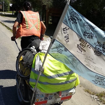 Jony tiene 27 banderas argentinas