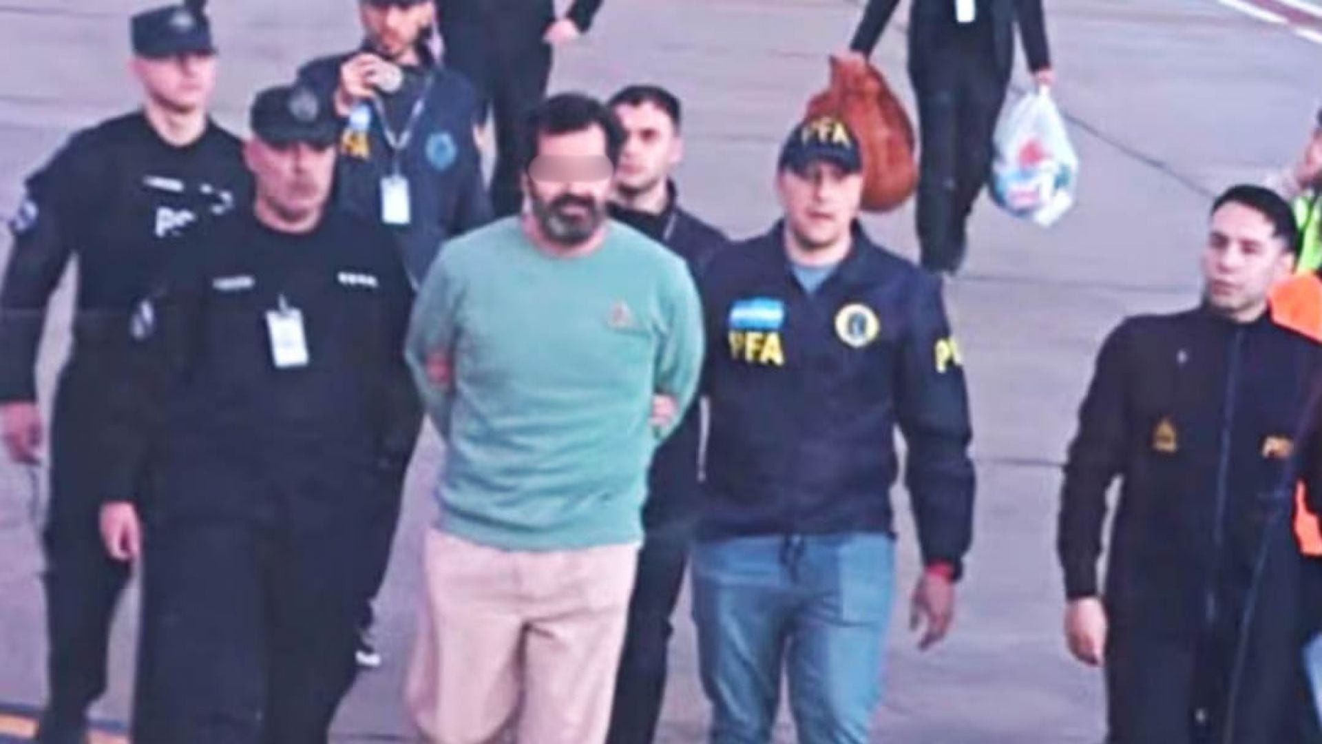 Los hermanos Farías Laguna ocultaban armas y expedientes confidenciales de la Marina en bodega