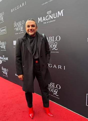 Macías ha defendido su estilo propio, lo que le ha generado comentarios diversos (IG)