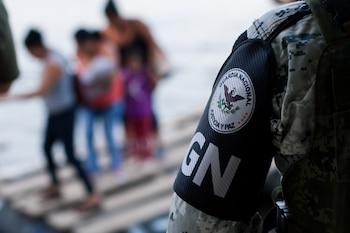 No sólo grupos criminales, los