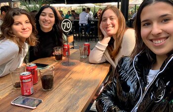 María Eugenia Vidal junto a