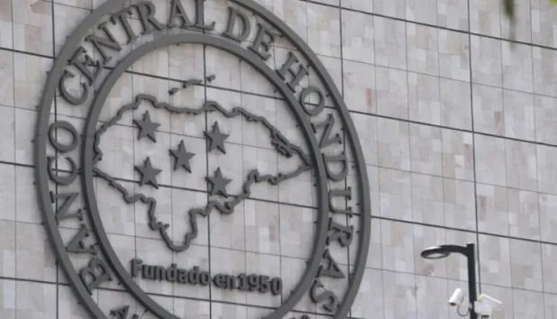 El BCH reportó un crecimiento económico acumulado de 3.5 % a abril de 2026. La intermediación financiera figura entre los sectores con mayor dinamismo económico. (FOTO: La Prensa)