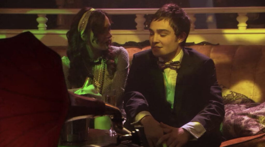El episodio del club de burlesque abre el quiebre del triángulo Blair, Nate y Serena, y marca el primer beso entre Chuck Bass y Blair Waldorf.