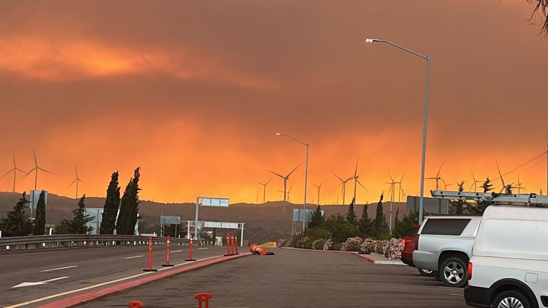 Autoridades recomendaron evitar la exposición al humo ya que la calidad del aire es mala. (@MarinadelPilar)