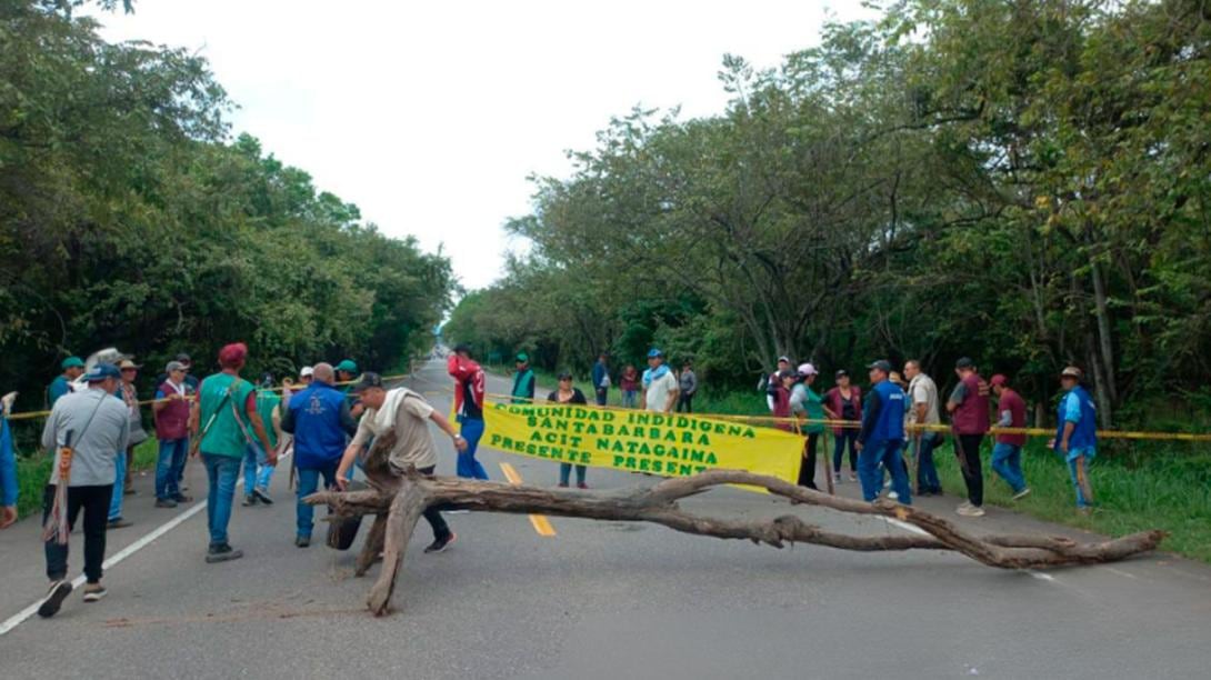 Comunidades indígenas iniciaron bloqueos en la vía Neiva–Girardot exigiendo cumplimiento de acuerdos sobre tierras y resguardos - crédito Captura de Pantalla X/Ecos del Combeima