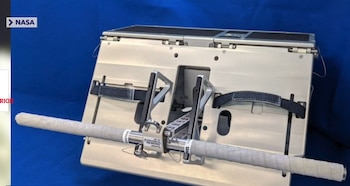 El dispositivo de ejercicio permite realizar sentadillas, remo y peso muerto en condiciones de microgravedad (NASA).