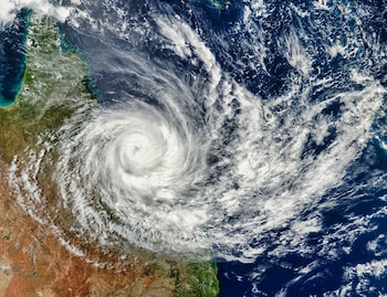 En una región altamente dependiente del transporte marítimo, cada evento climático tiene efectos inmediatos sobre el abastecimiento y el comercio intrarregional, lo que incrementa la exposición de toda la cadena logística (Imagen: Shutterstock)