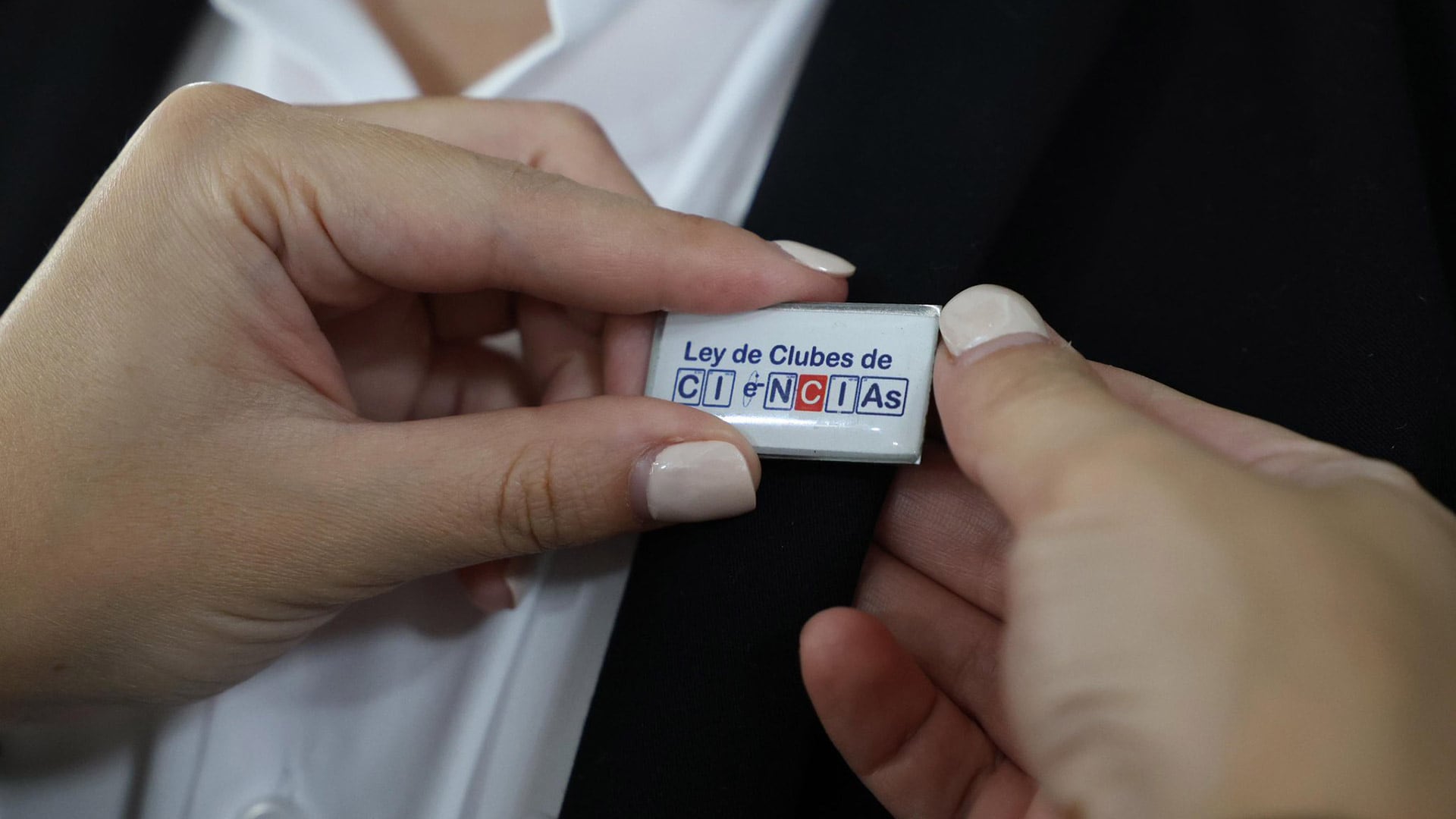 La vicepresidenta Karin Herrera presenta en el Congreso de Guatemala una ley para institucionalizar los clubes de ciencia como política de Estado y garantizar su financiamiento.(Fotografía: Organismo Legislativo)