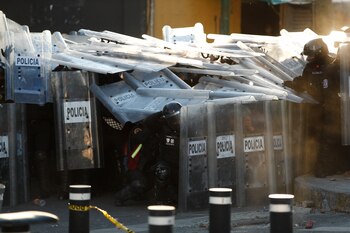 Enfrentamientos en mitin conmemorativo por masacre de Tlatelolco