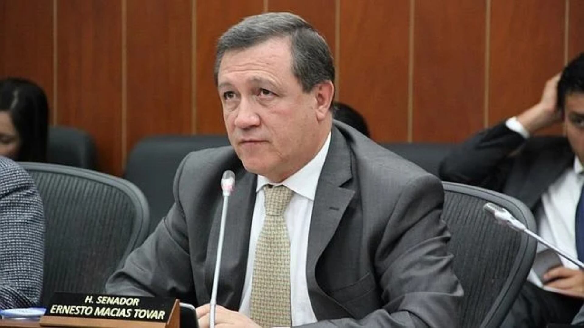 Según Ernesto Macías Tovar, Iván Cepeda no está buscando soluciones a los problemas del país, sino simplemente perpetuar un sistema que ya ha demostrado ser insostenible - crédito @CeDemocratico/X